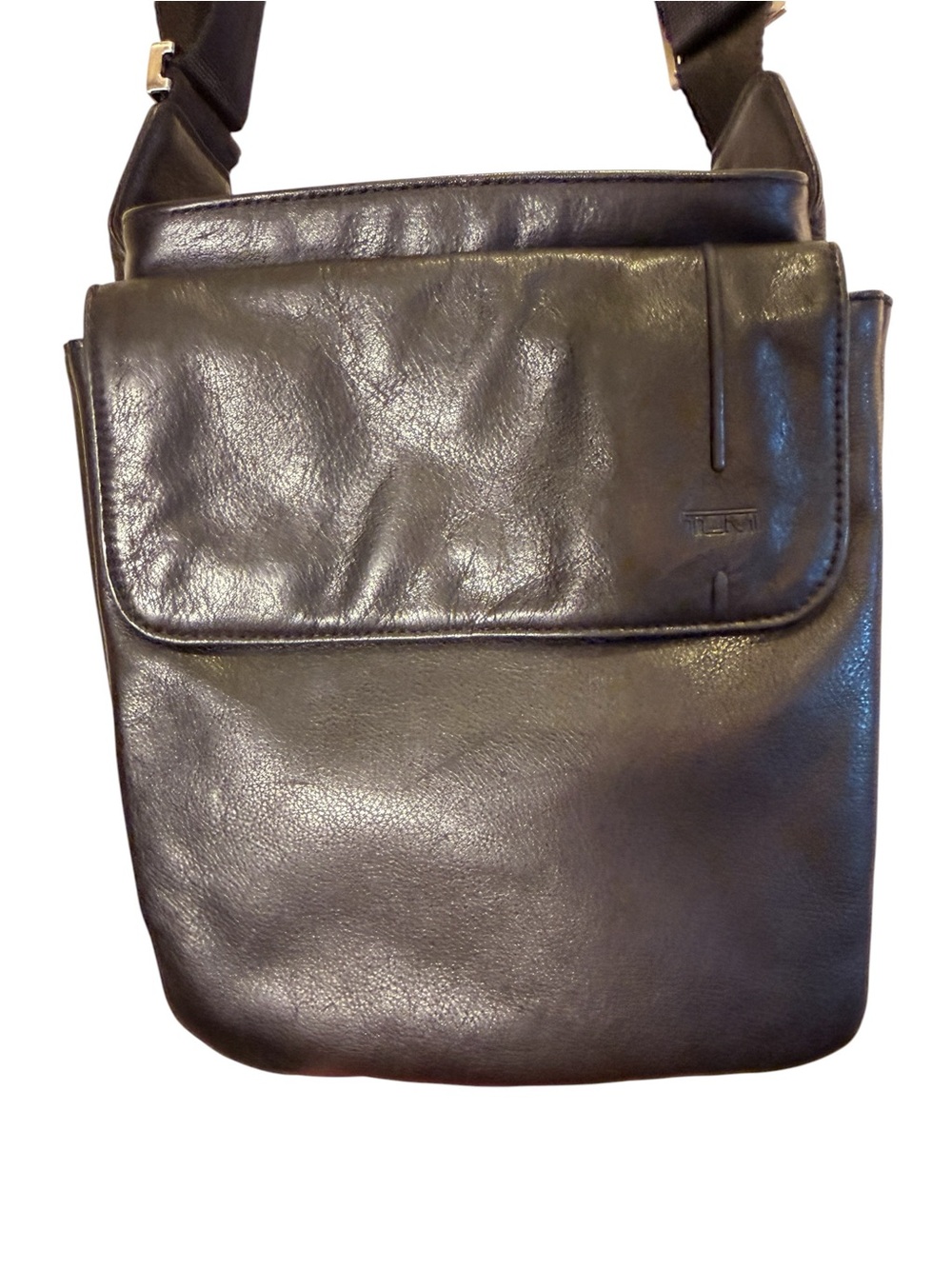 Tumi Minimalist Durable Black Leather Messenger Crossbody Travel Commuter Bag